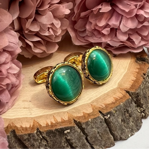 Elegant Round Emerald Green Chrysoprase Gold Cufflinks - Picture 3 of 16